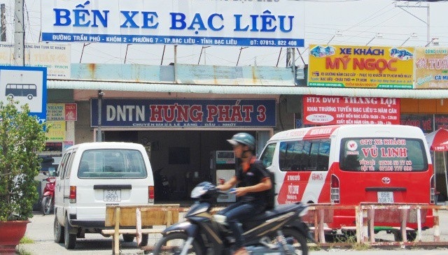 Thanh Hóa: Xử phạt gần 40 xe "nhồi" khách trong ngày đầu nghỉ lễ - 3 Sở GTVT tỉnh Bạc Liêu yêu cầu các nhà xe không tăng giá vé quá 40% dịp nghỉ lễ 30/4.