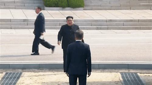 Những khoảnh khắc đi vào lịch sử trong cuộc gặp lãnh đạo Hàn - Triều - 1
