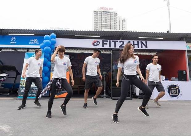 Fit24: Khởi động đường chạy monrun Hạ Long bằng hàng loạt giải thưởng hấp dẫn - 2 Nhóm nhảy hoạt náo của Fit24 tại sự kiện vô cùng trẻ trung, năng động