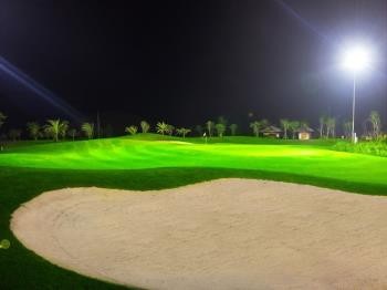 Trải nghiệm golf đêm hấp dẫn tại sân gôn trên đảo lớn nhất Miền Bắc - 2 Trải nghiệm golf đêm hấp dẫn tại sân gôn trên đảo lớn nhất Miền Bắc - 2