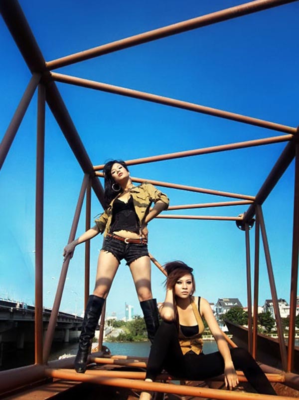 Đàm Thu Trang và Diệp Lâm Anh cùng sinh năm 1989. Cả hai thân thiết kể từ khi tham dự cuộc thi Vietnam’s Next Top Model 2010.