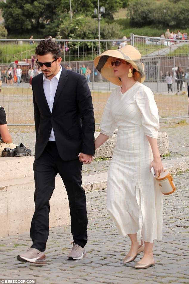 
Katy Perry và Orlando Bloom đi dạo ở Rome, Ý ngày 28/4 vừa qua
