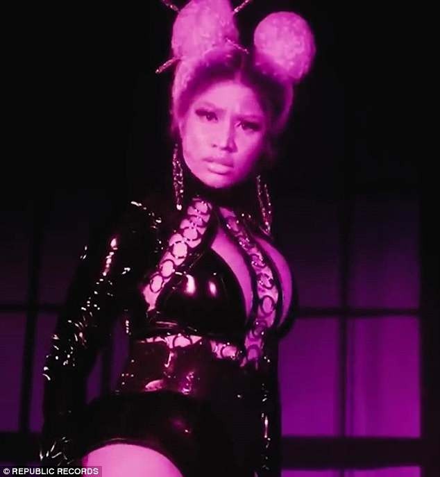 Nicki Minaj bốc lửa trong MV mới - 4
Ca sỹ 36 tuổi hứa hẹn sẽ ra mắt album mới vào cuối năm nay