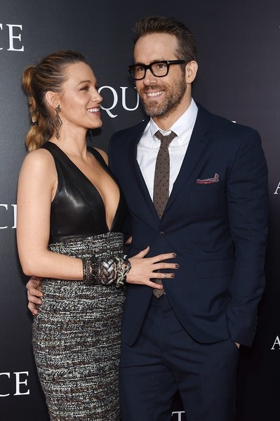 Blake Lively khoe ngực đầy - 8 
Hình ảnh mới của cặp đôi đã xóa tan tin đồn hôn nhân của họ đang trục trặc