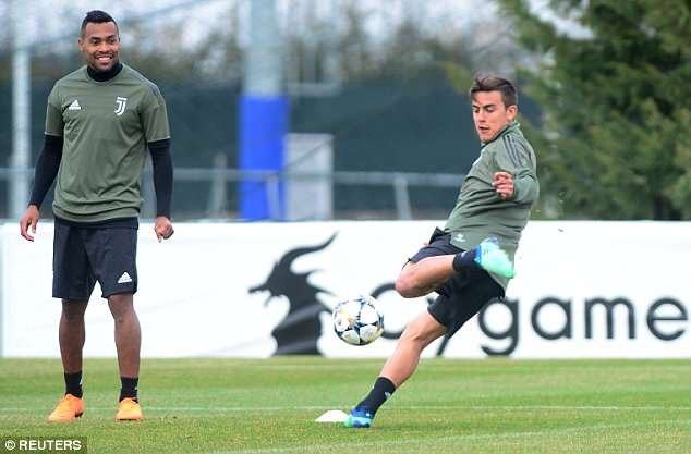 
Dybala và Sandro tập dứt điểm, Juventus chờ đợi nhiều vào khả năng tạo nên đột biến của ngôi sao người Argentina.
