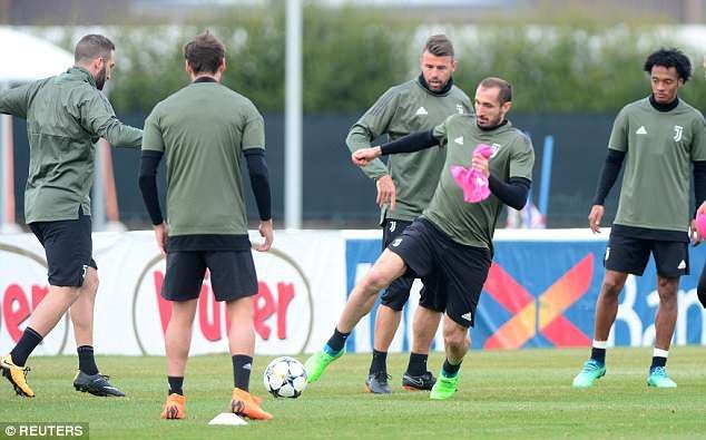 
Juventus quyết tâm phục hận thất bại ở chung kết Champions League 2017. Trung vệ Chiellini vẫn là điểm tựa lớn nhất ở hàng thủ.
