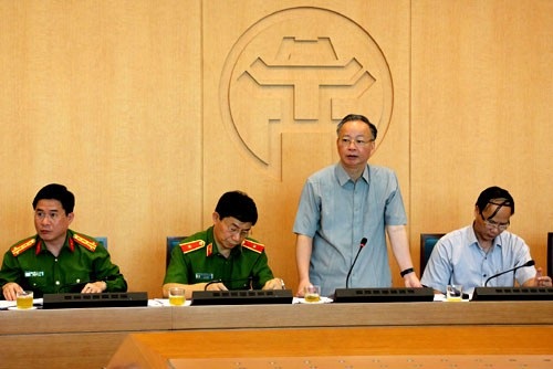 Hà Nội nghiên cứu làm thang thoát nạn ngoài trời cho nhà cao tầng - 1 Ông Nguyễn Văn Sửu - Phó Chủ tịch UBND TP Hà Nội phát biểu chỉ đạo tại cuộc họp
