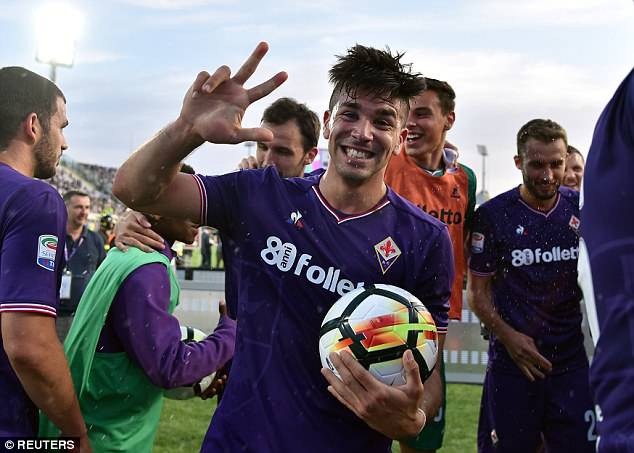 Napoli thua thảm, dâng chức vô địch Serie A cho Juventus - 2 Con trai của HLV Diego Simeone, Giovanni Simeone tỏa sáng với cú hat-trick ở trận này