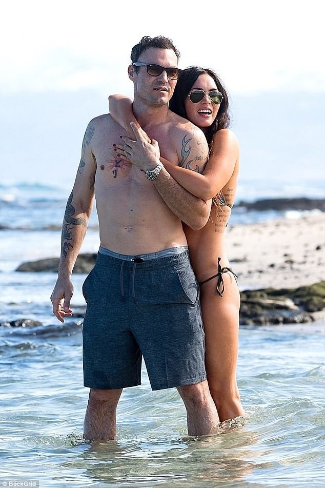 
Megan Fox chia sẻ, việc tự tay chăm sóc ba con giúp cô gày đi nhanh chóng
