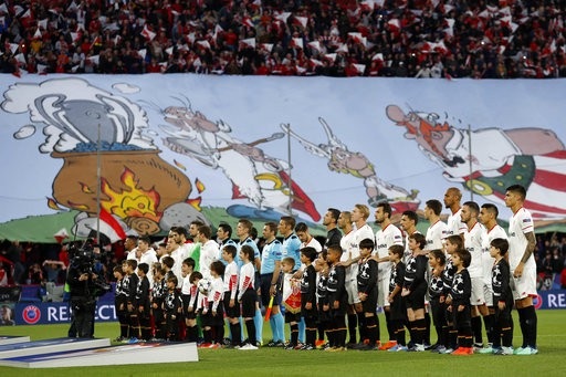 Sevilla 1-2 Bayern Munich: Chiến thắng may mắn - 10
Cầu thủ hai đội ra sân thi đấu trận tứ kết lượt đi Champions League tại Sanchez Pizjuan