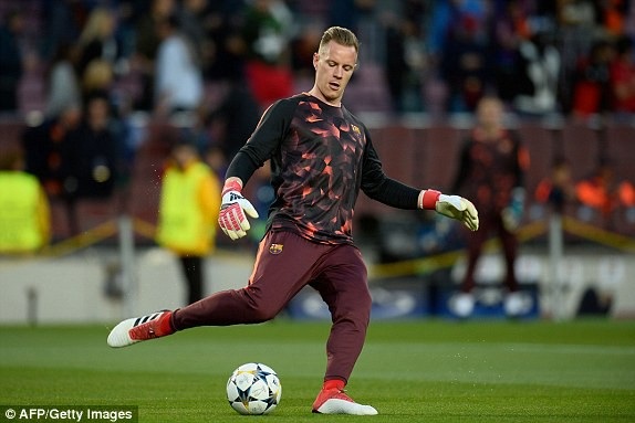 Barcelona 4-1 AS Roma: Hai tình huống phản lưới nhà - 24
Thủ thành Stegen đang chơi đầy ổn định và chỗ dựa lớn cho Barcelona