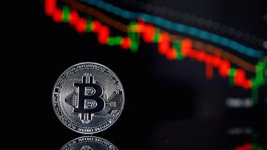 Bitcoin rớt giá thảm, xuống dưới 7.000 USD - 1 Các chuyên gia cho biết đồng Bitcoin rớt giá là do thị trường chứng khoán giảm điểm chứ không phải do chiến tranh thương mại. (Nguồn: Getty Images)
