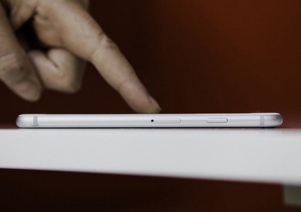 iPhone thế hệ mới sẽ có tính năng điều khiển không cần chạm màn hình - 1 Công nghệ mới do Apple phát triển sẽ giúp người dùng điều khiển iPhone mà không cần chạm tay vào màn hình