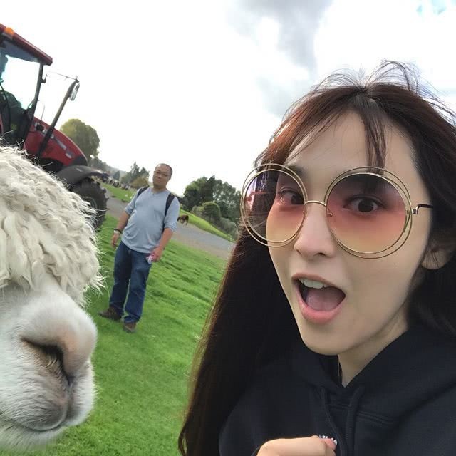 
Ngô Bội Từ đang đưa các con đi du lịch tại New Zealand.
