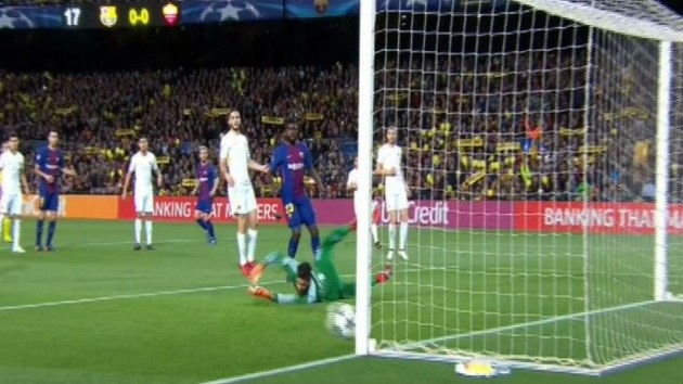 Barcelona 4-1 AS Roma: Hai tình huống phản lưới nhà - 14
Tình huống Rakitic dứt điểm tìm đúng cột dọc khung thành của AS Roma
