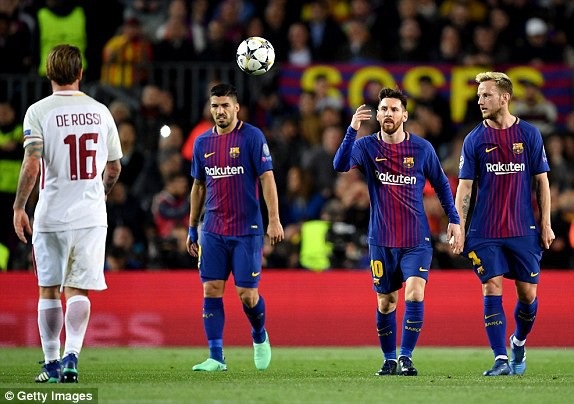 Barcelona 4-1 AS Roma: Hai tình huống phản lưới nhà - 1
Luis Suarez ấn định chiến thắng 4-1 cho Barcelona ở phút 87