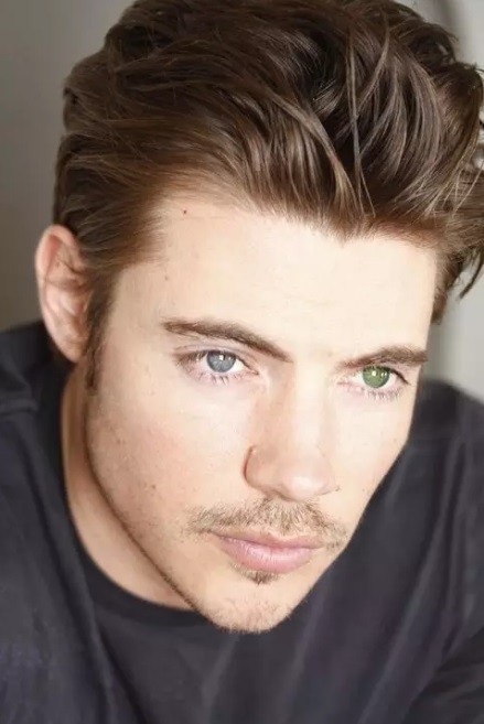 Nam diễn viên người Mỹ Josh Henderson (36 tuổi) có một mắt xanh dương và một mắt xanh lục.