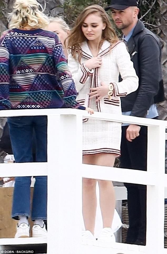 Con gái "Cướp biển" Johnny Depp gợi cảm trong buổi chụp hình - 7
Lily-Rose Depp cũng từng đóng phim Planetarium cùng với Natalie Portman