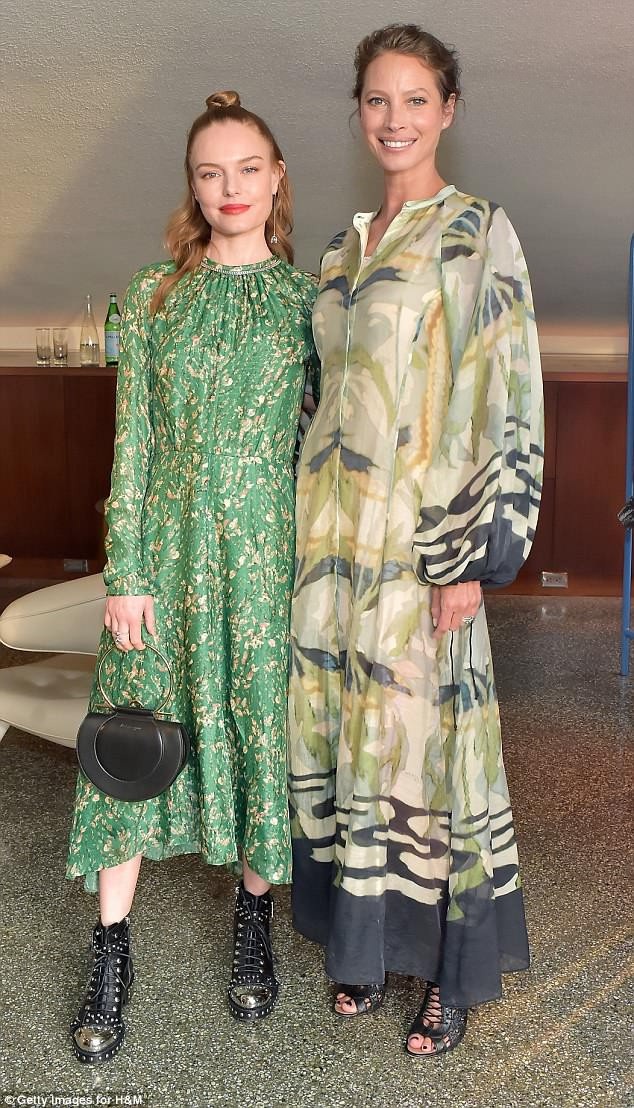 Con gái Vua nhạc Pop mặc táo bạo khoe hình xăm - 8
Kate Bosworth bên siêu mẫu U50 Christy Turlington
