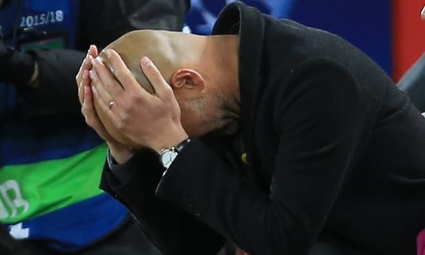 Pep Guardiola đi sai một nước, Man City hỏng cả bàn cờ - 1 HLV Pep Guardiola đã đi nước cờ sai trong trận đấu với Liverpool