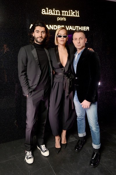 Siêu mẫu Victoria's Secret diện váy xẻ sâu táo bạo - 8
Ca sỹ Rita Ora cũng là khách VIP trong sự kiện.