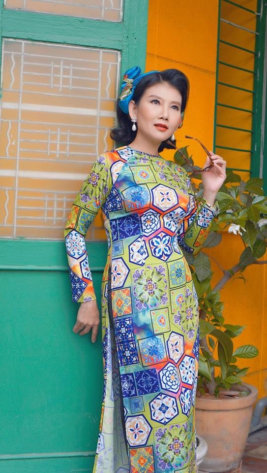 NSƯT Mỹ Uyên: “Tới 70 tuổi tôi vẫn có thể làm cô dâu gợi cảm nhất hành tinh” - 1 Mỹ Uyên chia sẻ rằng 70 tuổi chị vẫn có thể làm cô dâu sexy nhất.