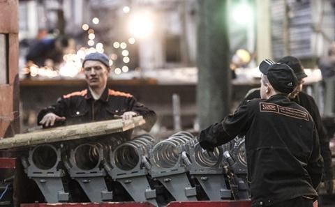 
Lao động Ukraine di cư ra nước ngoài.
