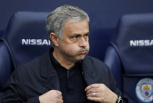 Man City 2-3 Man Utd: Địa chấn ở Etihad - 4
Mourinho tỏ ra thất vọng với lối chơi chệch choạc của học trò