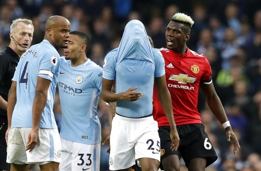 Man City 2-3 Man Utd: Địa chấn ở Etihad - 2
Cuối trận đấu, cầu thủ hai đội liên tục va chạm và nổi nóng