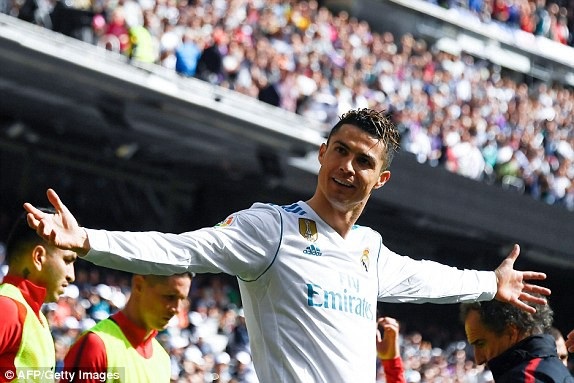 C.Ronaldo ghi bàn, Real Madrid bất phân thắng bại với Atletico - 6
C.Ronaldo ăn mừng bàn thắng mở tỷ số vào lưới Atletico ở phút 55