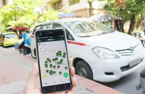Uber chính thức “biến mất”, taxi truyền thống tung chiêu quyết đấu với Grab - 1 Sau thương vụ Uber “bán mình” cho Grab, trật tự thị trường sẽ được định vị lại.