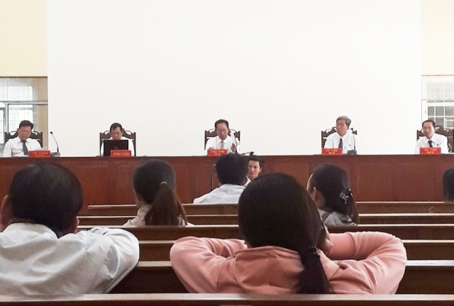 Nguyên Trưởng Phòng Lao động- Thương binh và Xã hội lĩnh 16 năm tù - 1 Phiên tòa xét xử nguyên Trưởng Phòng LĐ-TB&XH huyện Trần Văn Thời. (Ảnh: CTV)