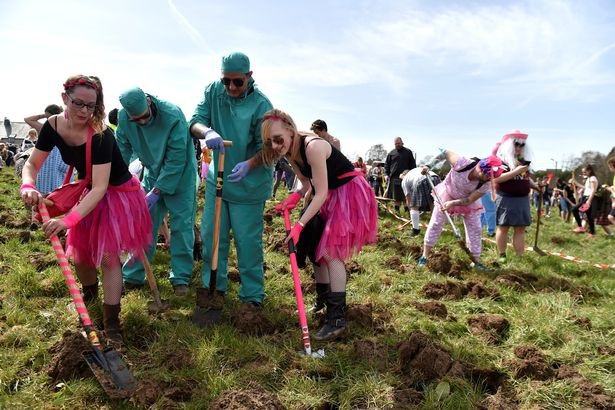 Kỳ lạ cuộc thi săn đào đồ chơi tình dục - 6 Kỳ lạ cuộc thi săn đào đồ chơi tình dục - 6