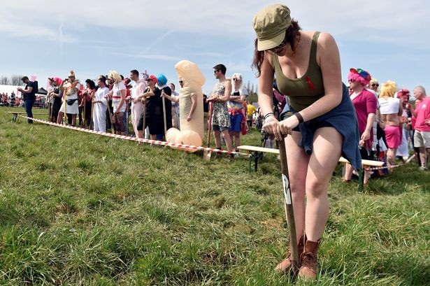 Kỳ lạ cuộc thi săn đào đồ chơi tình dục - 4 Kỳ lạ cuộc thi săn đào đồ chơi tình dục - 4