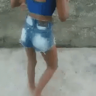 Bạn nhận ra mình nhảy tệ đến mức nào là khi ngay cả chú chó cũng phải phản ứng