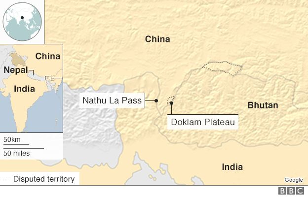 Thế khó của "Thiên đường hạ giới" Bhutan trong cuộc đối đầu giữa 2 "ông lớn" châu Á - 2
Một cuộc đối đầu căng thẳng kéo dài 73 ngày giữa Ấn Độ và Trung Quốc đã diễn ra tại Cao nguyên Doklam hồi năm ngoái (Đồ họa: BBC)