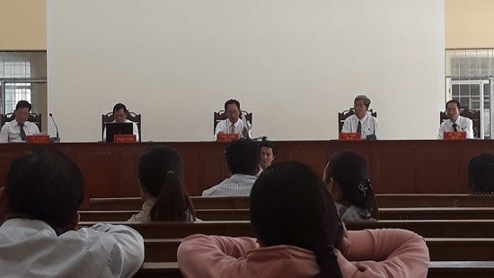 Tham ô tiền tỷ, nguyên trưởng phòng lao động hầu tòa - 1 Quang cảnh phiên xét xử