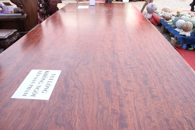 Sập gỗ giá 2 triệu USD: Báu vật 300 tuổi, để ngắm không bán - 1