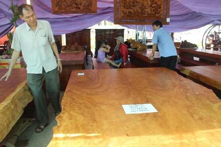 Sập gỗ giá 2 triệu USD: Báu vật 300 tuổi, để ngắm không bán - 9