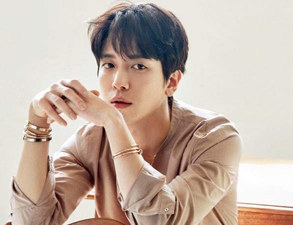 Nam ca sĩ “điêu đứng” vì được ưu ái khi học lên tiến sĩ - 2 Nam ca sĩ Hàn Quốc Jung Yong-hwa