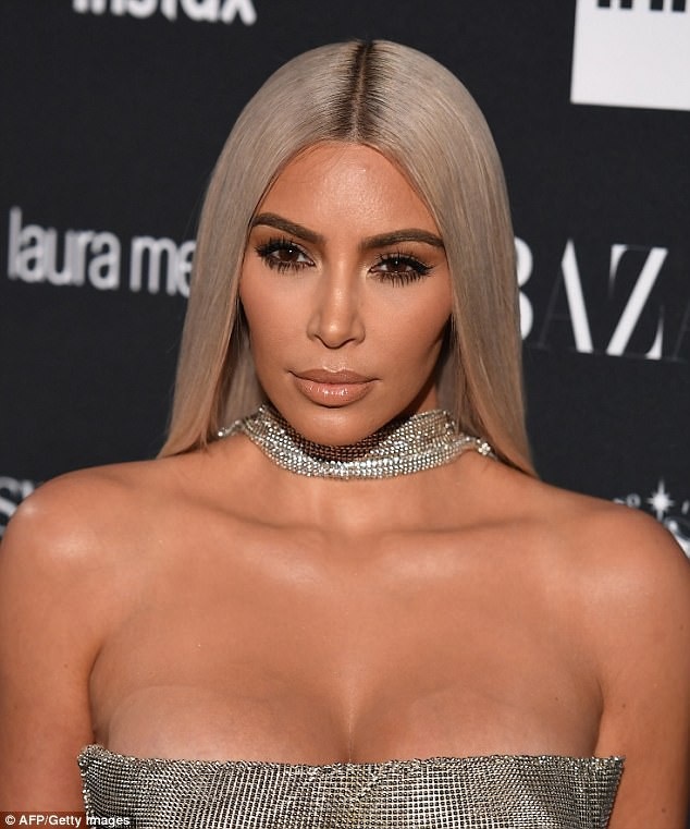 Kim Kardashian đón con thứ 3 nhờ phương pháp mang thai hộ - 6
Bà mẹ 37 tuổi chia sẻ, việc có người khác mang thai đứa con của mình không hề đơn giản, nhẹ nhàng vì cô luôn phải lo lắng do mình không chủ động được mọi việc