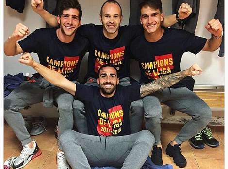 Iniesta rơi lệ sau danh hiệu cuối cùng giành được với Barcelona - 2
Iniesta đã có tổng cộng 35 danh hiệu trong sự nghiệp của mình