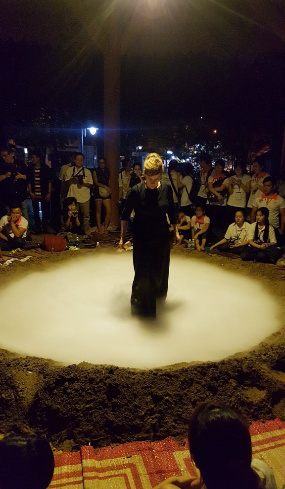 Xuất hiện… “miệng núi lửa” tại Festival Huế - 11 Xuất hiện… “miệng núi lửa” tại Festival Huế - 11