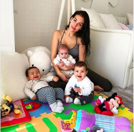 Bạn gái khoe nhẫn kim cương siêu “khủng”, C.Ronaldo sắp hết độc thân - 3 Georgina Rodriguez luôn được khen ngợi là hậu phương vững chắc cho CR7