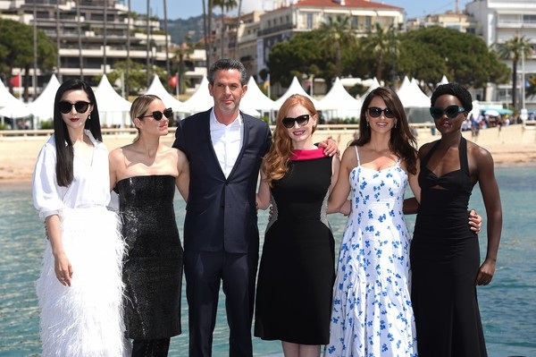 
5 người đẹp và đạo diễn của phim Simon Kinberg
