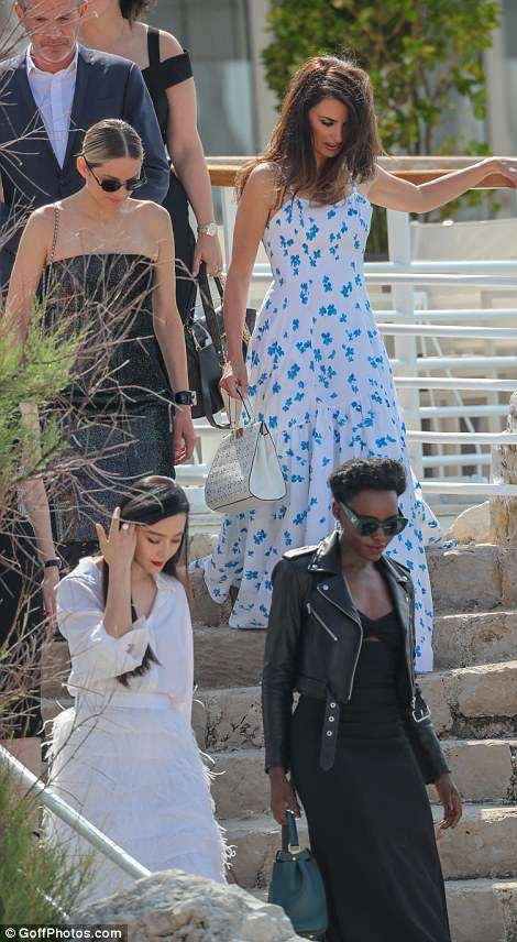 
Mỗi người một vẻ cuốn hút
