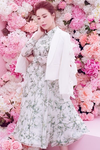 Tuy nhiên, Hoàng Dung quan điểm Việc chơi đồ hiệu không phải là khoe mẽ, trưng trổ mà trước hết là cho bản thân.