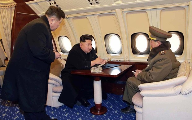 Khám phá chuyên cơ của ông Kim Jong-un - 3
Ông Kim Jong-un trên khoang của một chiếc máy bay An-148. (Ảnh: KCNA)