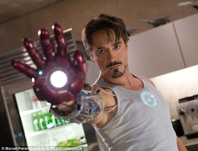 Bộ giáp của Iron Man trị giá 325.000 USD mất tích bí ẩn - 2 Nam diễn viên Robert Downey Jr trong vai Người Sắt