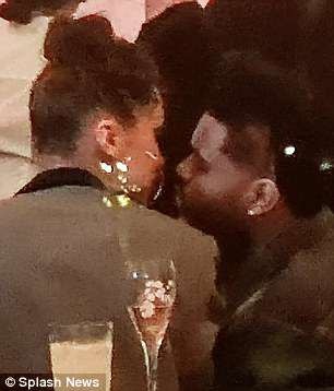 Bella Hadid hôn say đắm tình cũ The Weeknd - 2
Khoảnh khắc ngọt ngào của đôi tình nhân trẻ cho thấy họ đã thực sự tái hợp